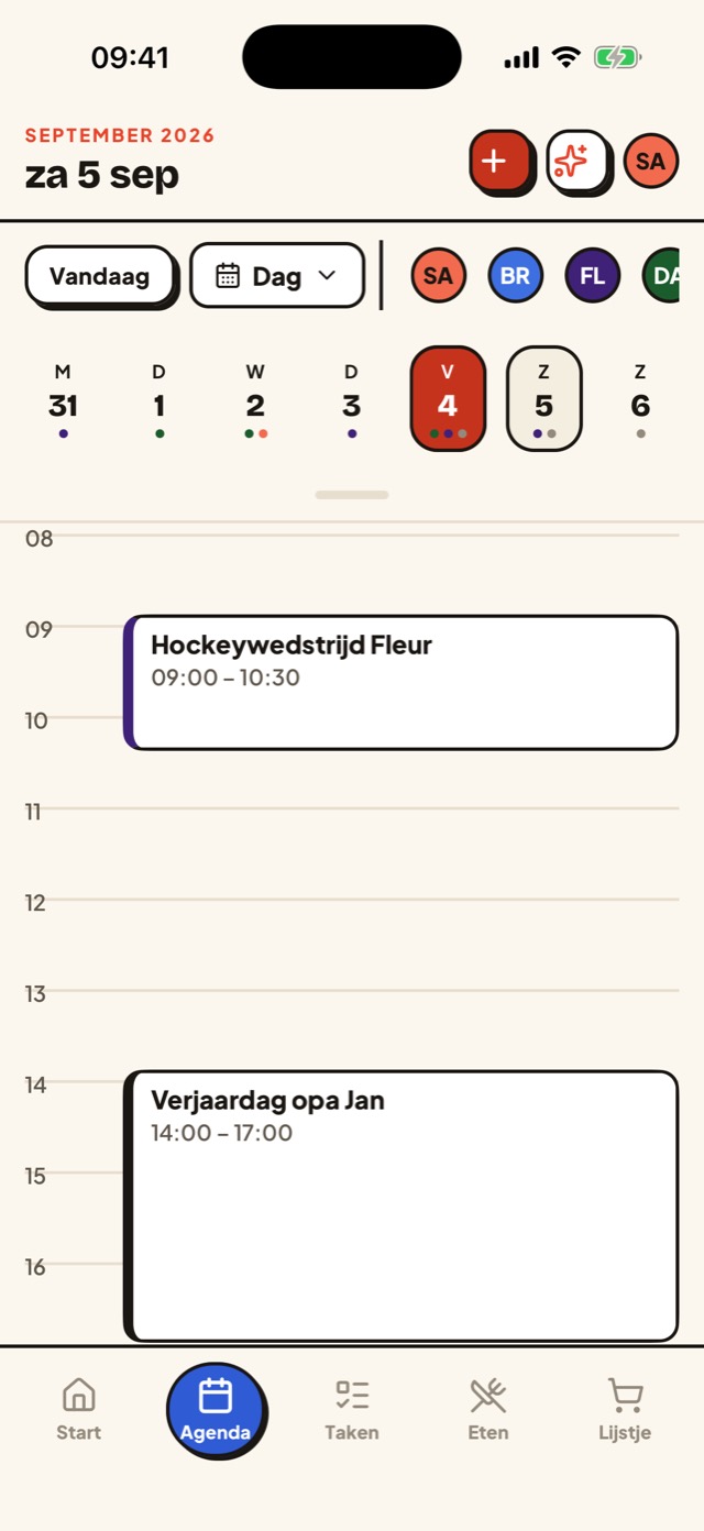 De gedeelde agenda in de Gezin-app, met afspraken per gezinslid in een eigen kleur