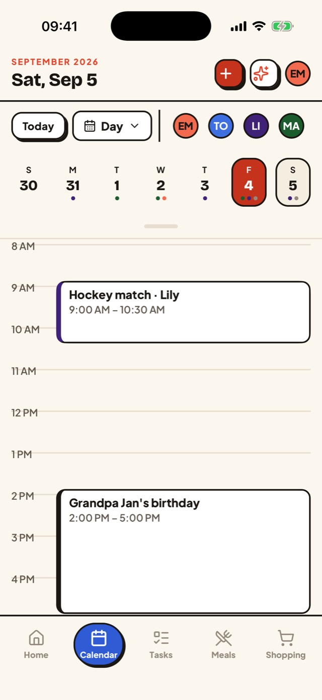 The shared family calendar in the Gezin app, each family member in their own color